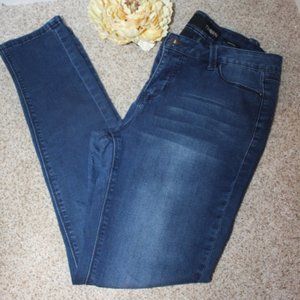 ⭐️CLEARANCE SALE⭐️Thorn Universal Fancy Back Pocket Skinny Jeans